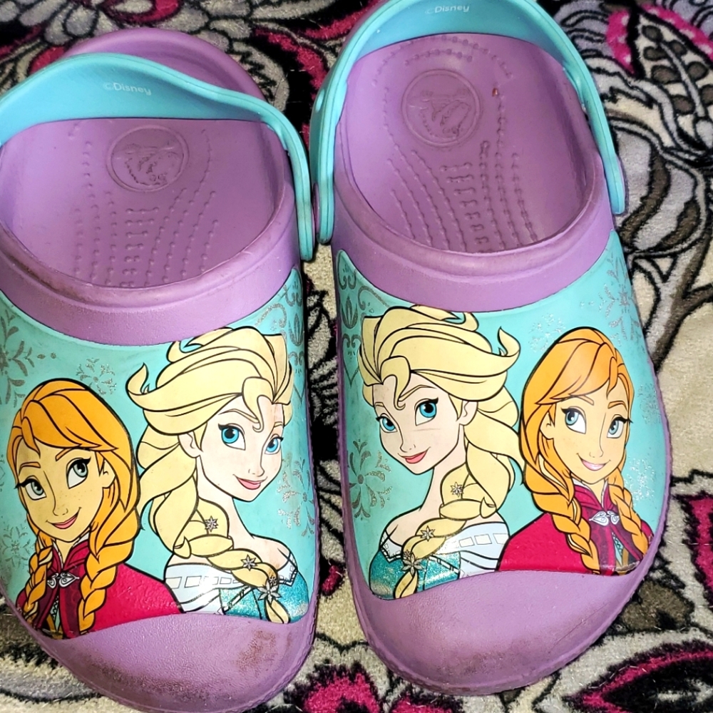 Little girls crocs